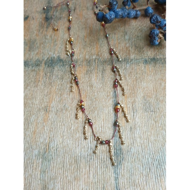 Hanka IN kaklo papuošalas su piritais ir granatu